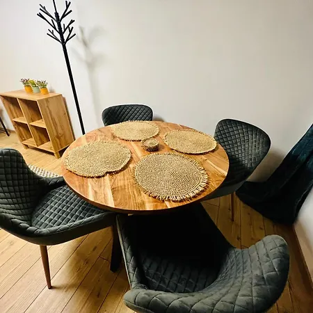 Apartment Fuer 2 Erwachsene Und 2 Kinder, Ausgestattet Mit Einem Weinkeller Und Einem Kleinen Hof - Self-Made Fruehstueck Inbegriffen Retz Exterior photo