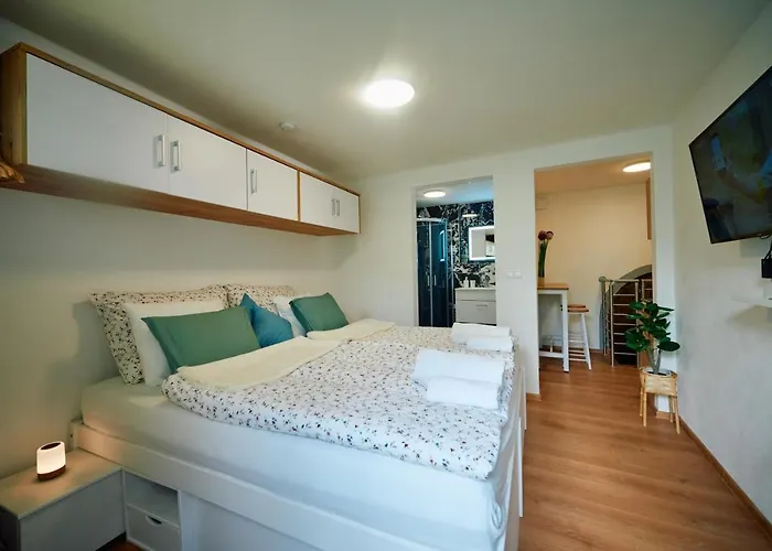 Apartment Fuer 2 Erwachsene Und 2 Kinder, Ausgestattet Mit Einem Weinkeller Und Einem Kleinen Hof - Self-Made Fruehstueck Inbegriffen