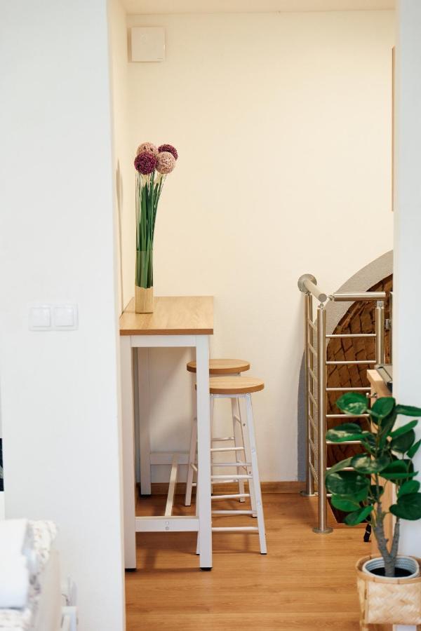 Fuer 2 Erwachsene Und 2 Kinder, Ausgestattet Mit Einem Weinkeller Und Einem Kleinen Hof - Self-made Fruehstueck Inbegriffen Apartment
