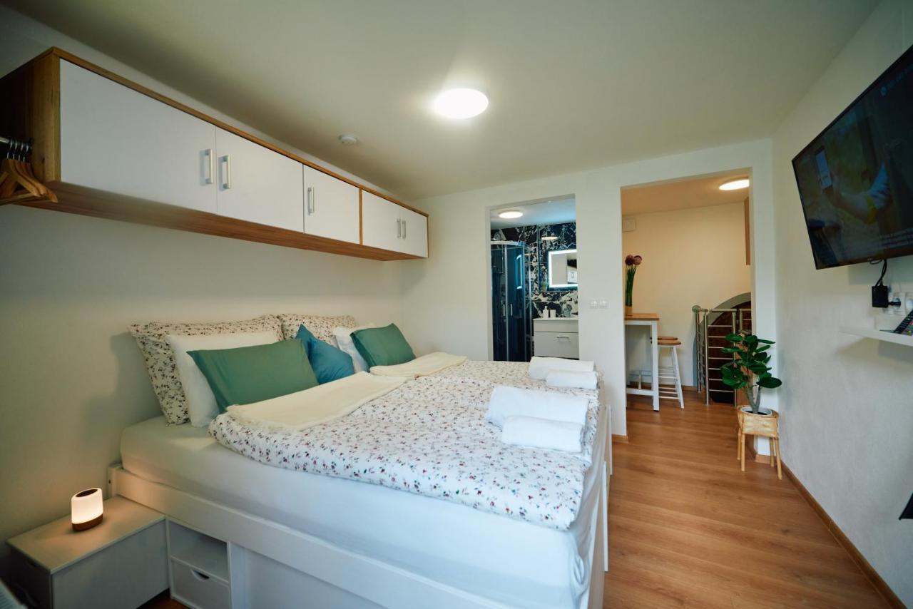 Apartment Fuer 2 Erwachsene Und 2 Kinder, Ausgestattet Mit Einem Weinkeller Und Einem Kleinen Hof - Self-made Fruehstueck Inbegriffen *