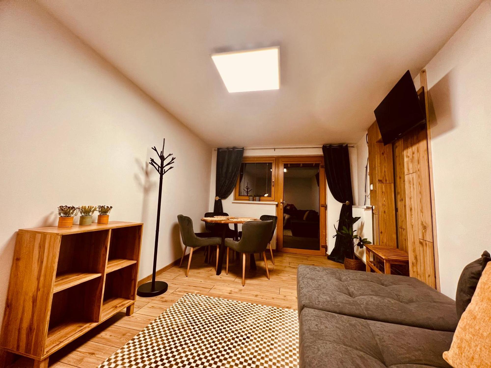 Fuer 2 Erwachsene Und 2 Kinder, Ausgestattet Mit Einem Weinkeller Und Einem Kleinen Hof - Self-made Fruehstueck Inbegriffen Apartment Retz