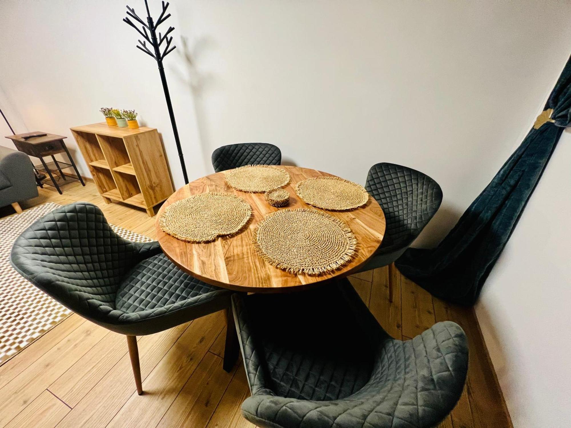Fuer 2 Erwachsene Und 2 Kinder, Ausgestattet Mit Einem Weinkeller Und Einem Kleinen Hof - Self-made Fruehstueck Inbegriffen Apartment