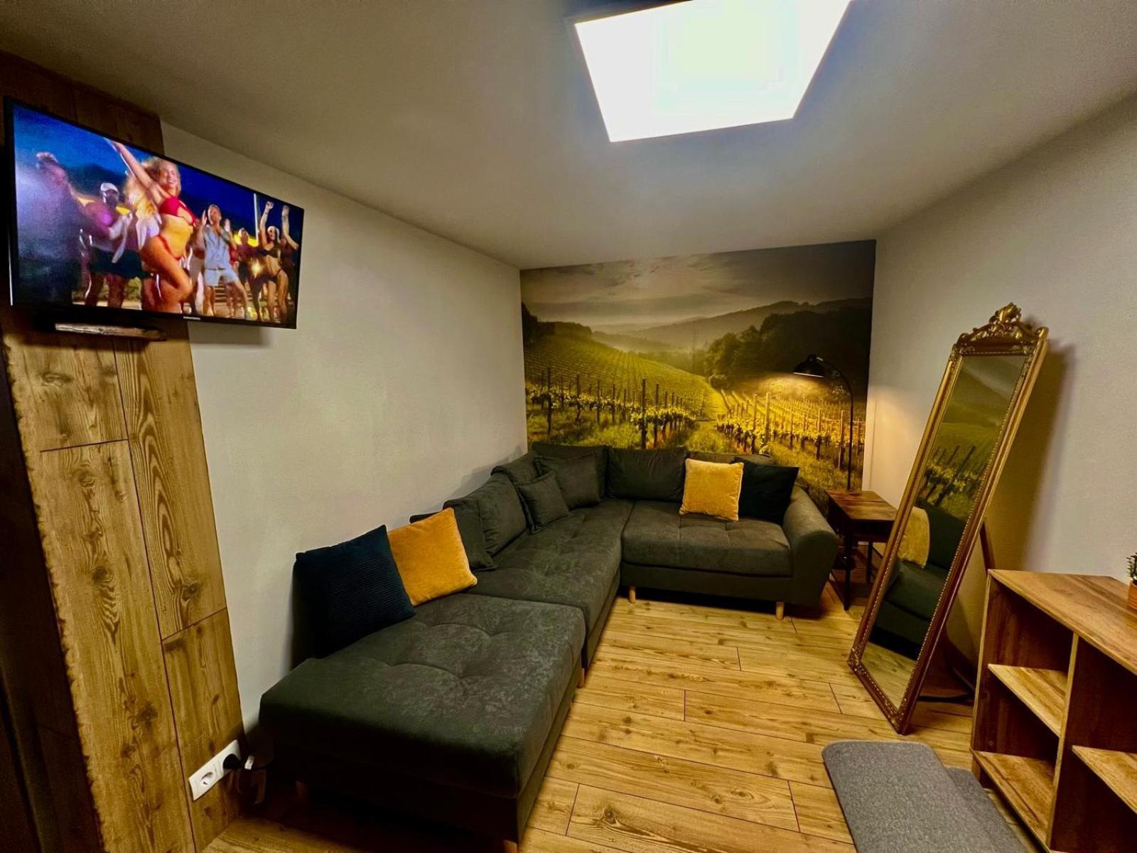 Apartment Fuer 2 Erwachsene Und 2 Kinder, Ausgestattet Mit Einem Weinkeller Und Einem Kleinen Hof - Self-made Fruehstueck Inbegriffen *