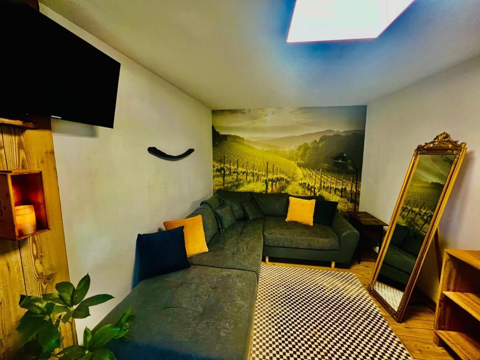 Apartment Fuer 2 Erwachsene Und 2 Kinder, Ausgestattet Mit Einem Weinkeller Und Einem Kleinen Hof - Self-made Fruehstueck Inbegriffen Retz